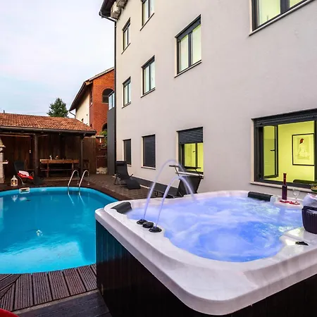 Gorgeous In Kastel Kambelovac Appartement
